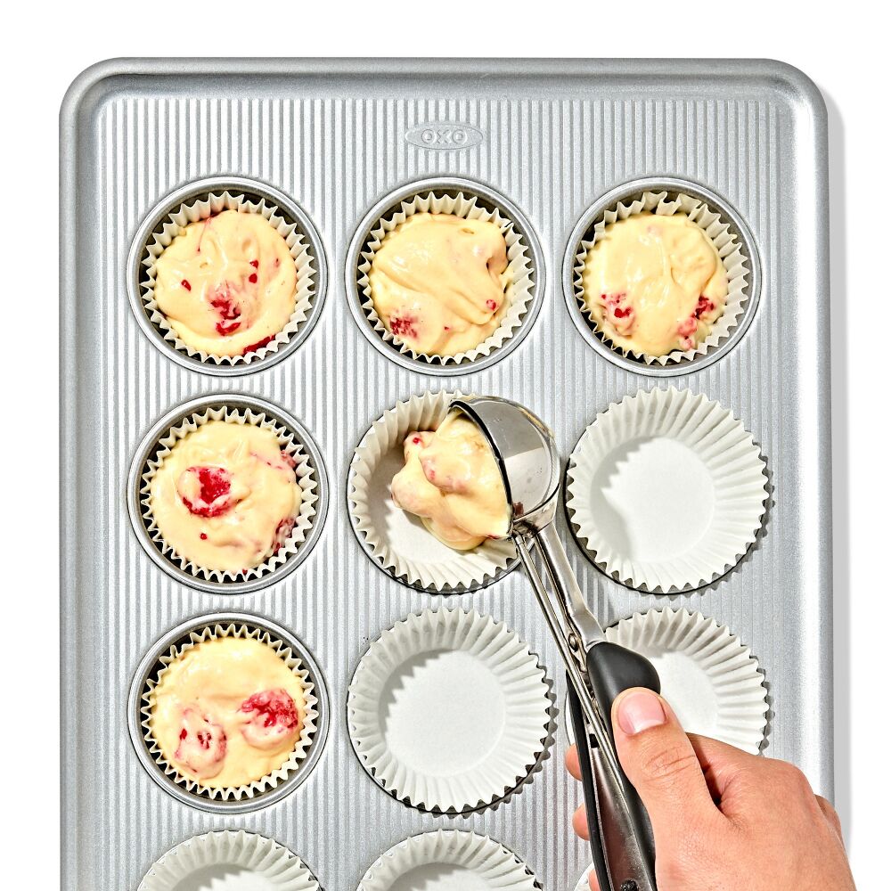 Nonstick Pro Clear Coated 12 Cup Muffin Pan W7