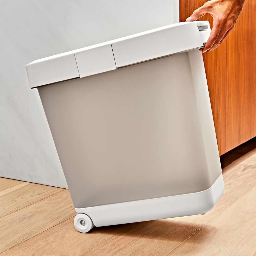 OXO Pet Airtight Food Container with Scoop — Large M2