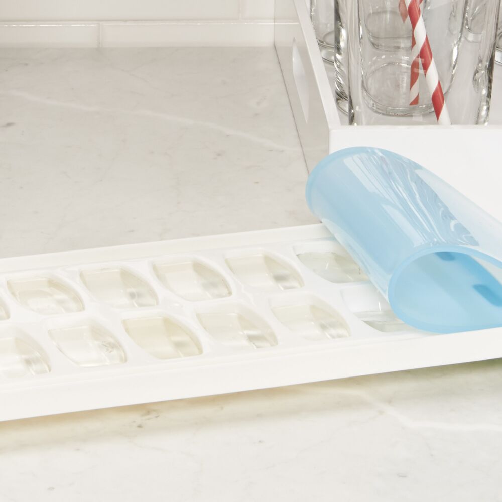 No-Spill Ice Cube Tray S6