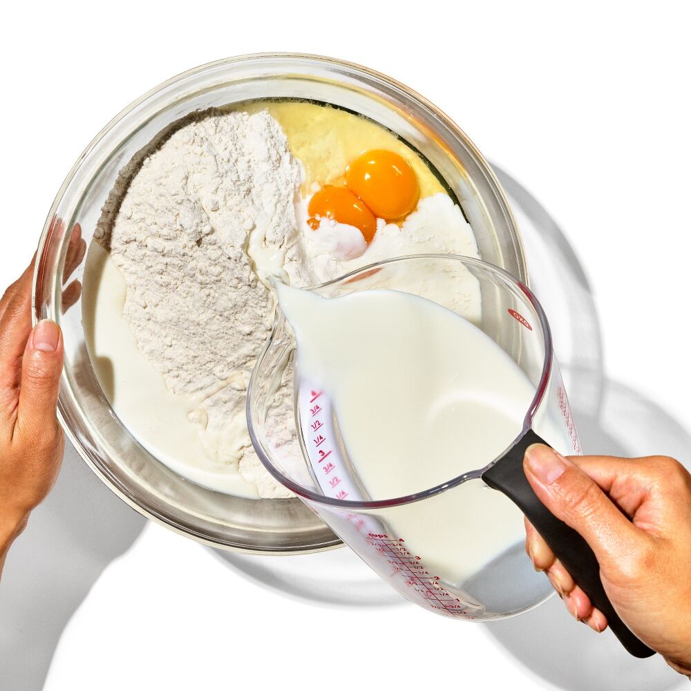 4-Cup Angled Measuring Cup B5
