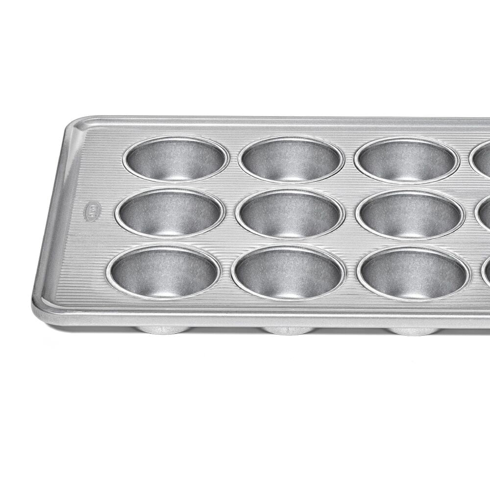 Nonstick Pro Clear Coated 12 Cup Muffin Pan W7