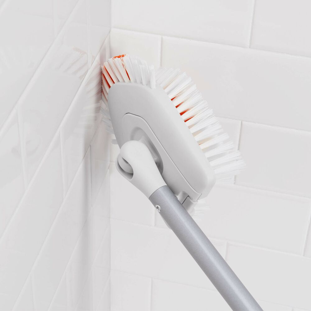 Extendable Tub & Tile Brush D9