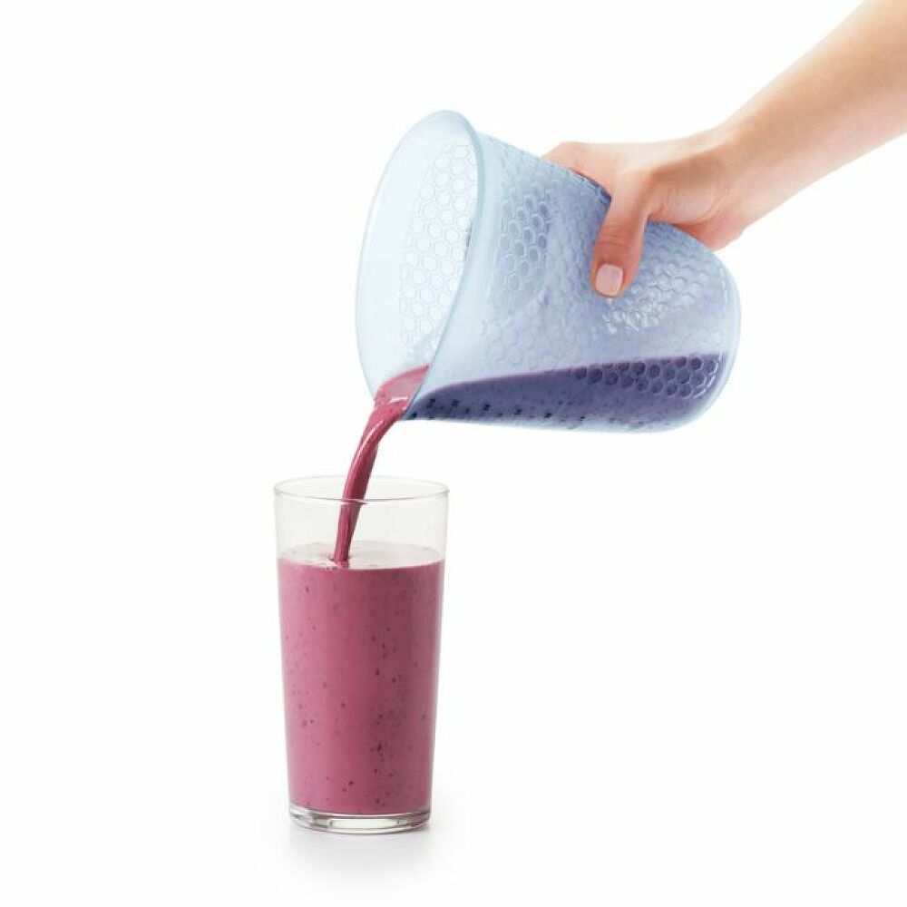 4 Cup Squeeze & Pour Measuring Cup C0