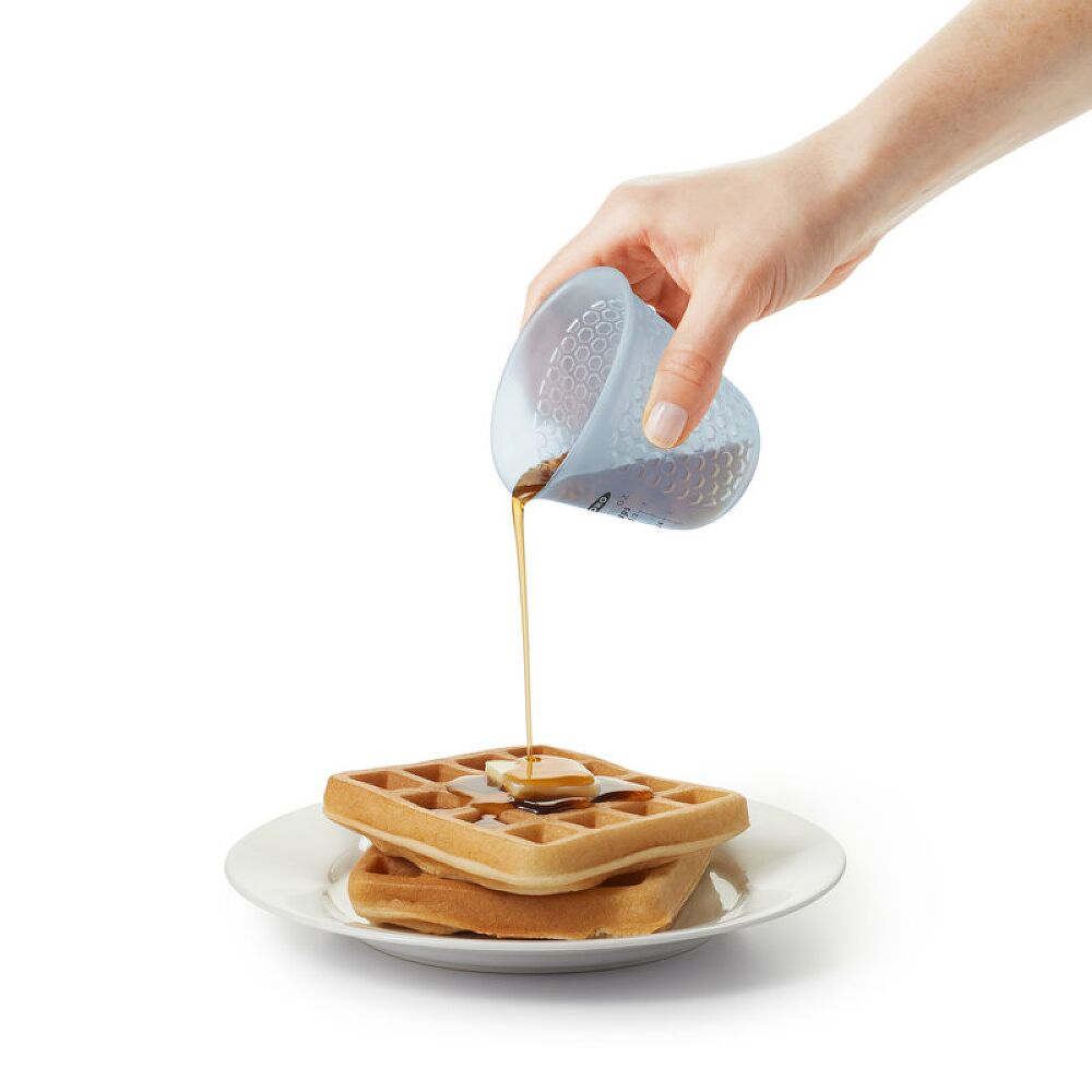 Mini Squeeze & Pour Silicone Measuring Cup U5